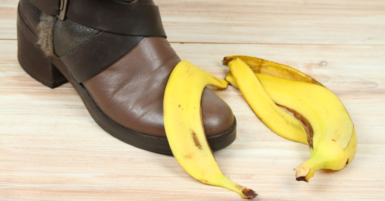 A good banana peel use is rubbing it on a shoe A good banana peel use is rubbing it on a shoe