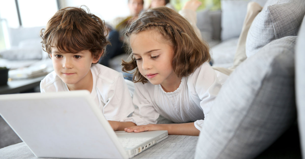 Kids playing 'a computer game. Kids playing 'a computer game.