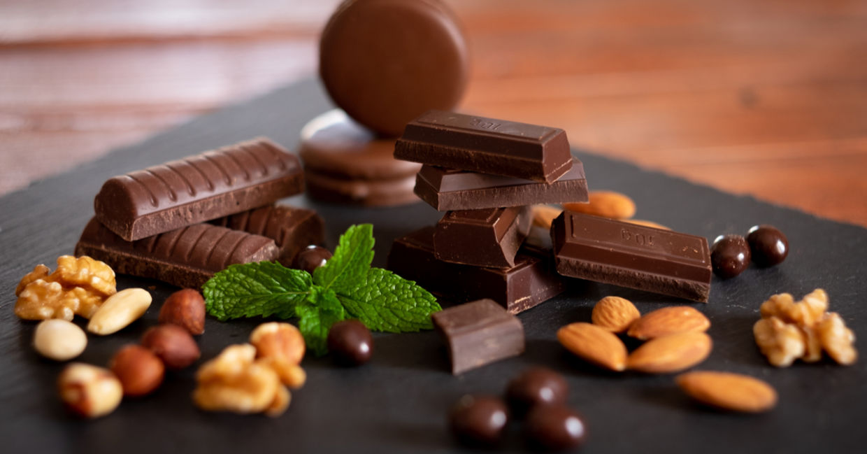 eating chocolate keeps cravings in check, eating chocolate keeps cravings in check,