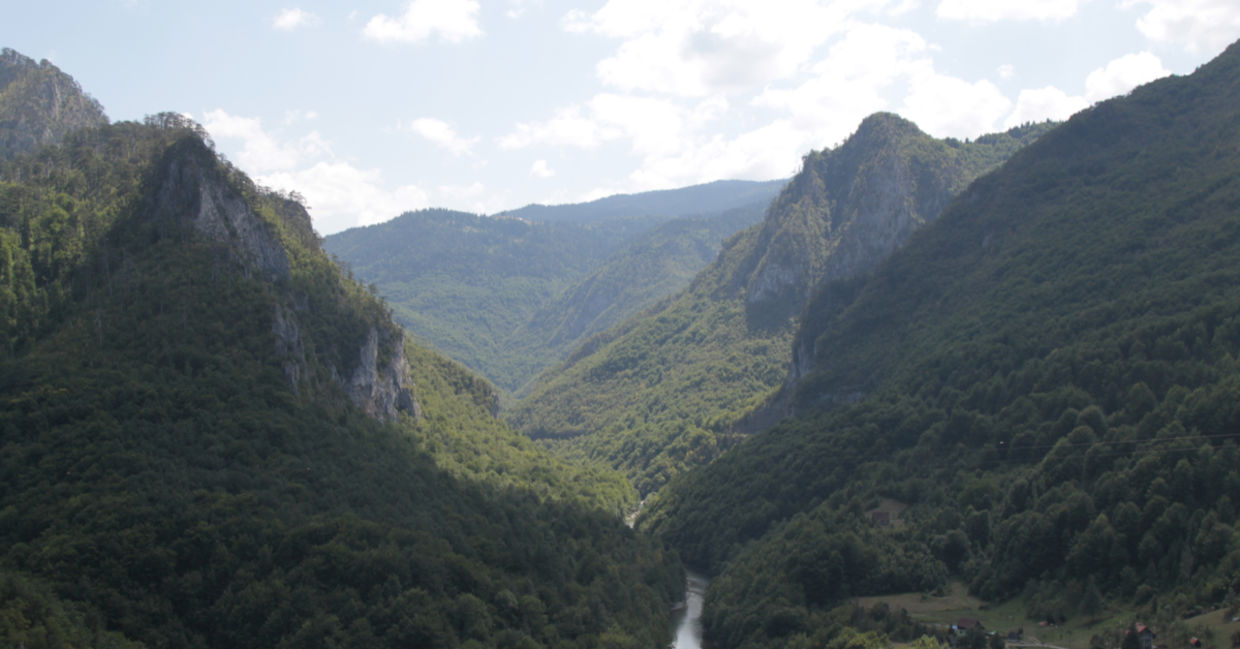 Leave a note in this river canyon. Leave a note in this river canyon.