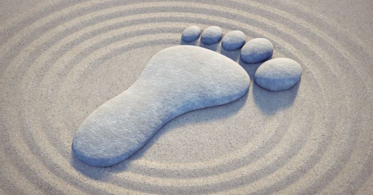 Give yourself a healing foot massage using reflexology charts. Give yourself a healing foot massage using reflexology charts.