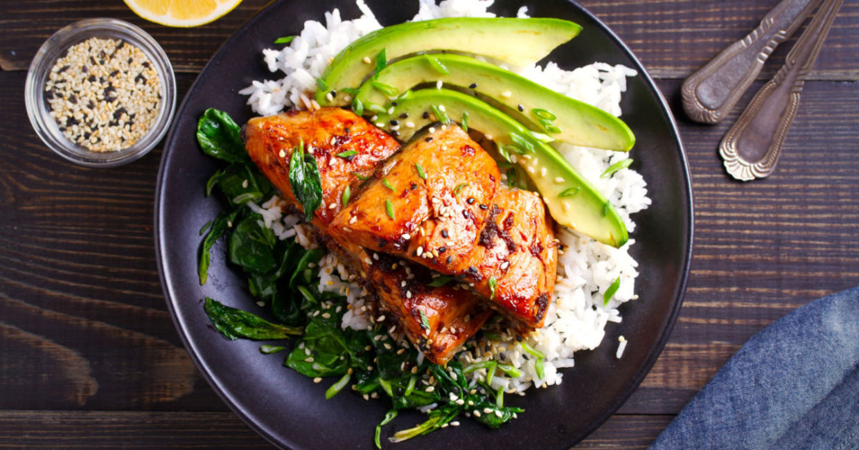 Eating salmon and rice together can help improve your mood. Eating salmon and rice together can help improve your mood.