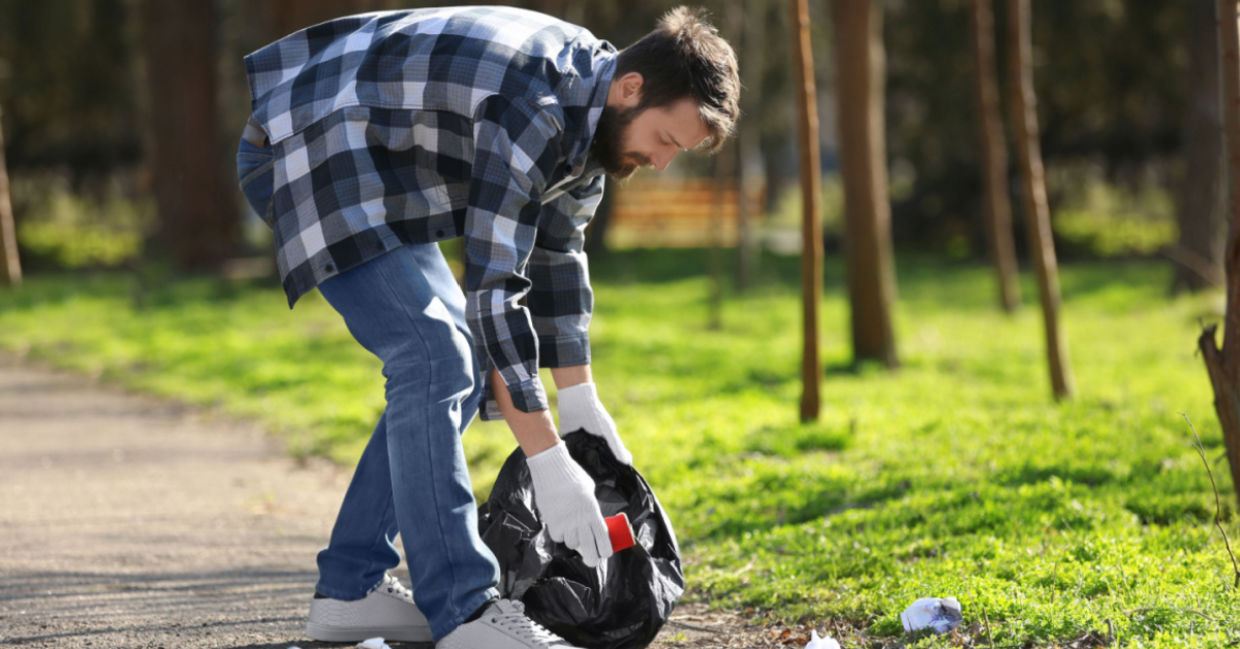 Cleaning up a park is an act of kindness. Cleaning up a park is an act of kindness.