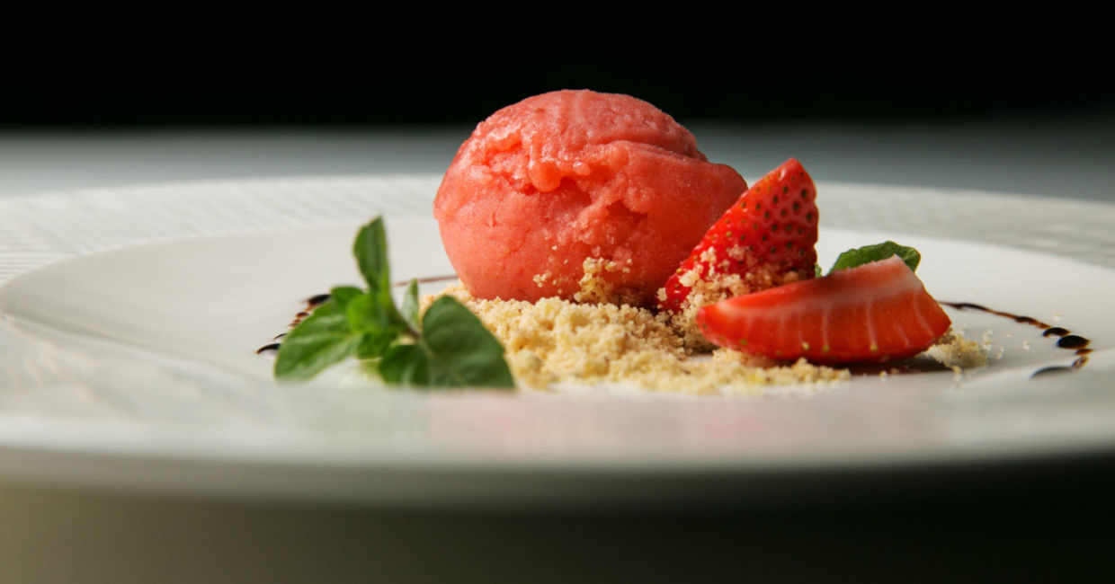 Non-dairy strawberry ices will cool you down. Non-dairy strawberry ices will cool you down.