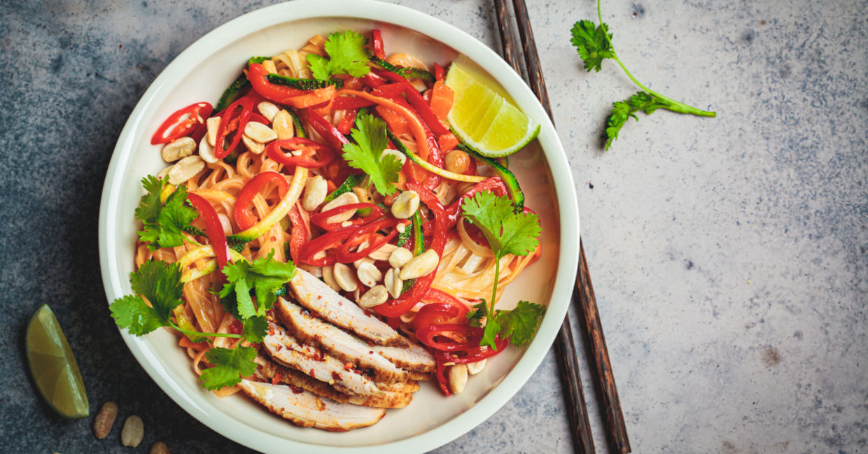 Thai chicken one-bowl is a healthy dinner. Thai chicken one-bowl is a healthy dinner.