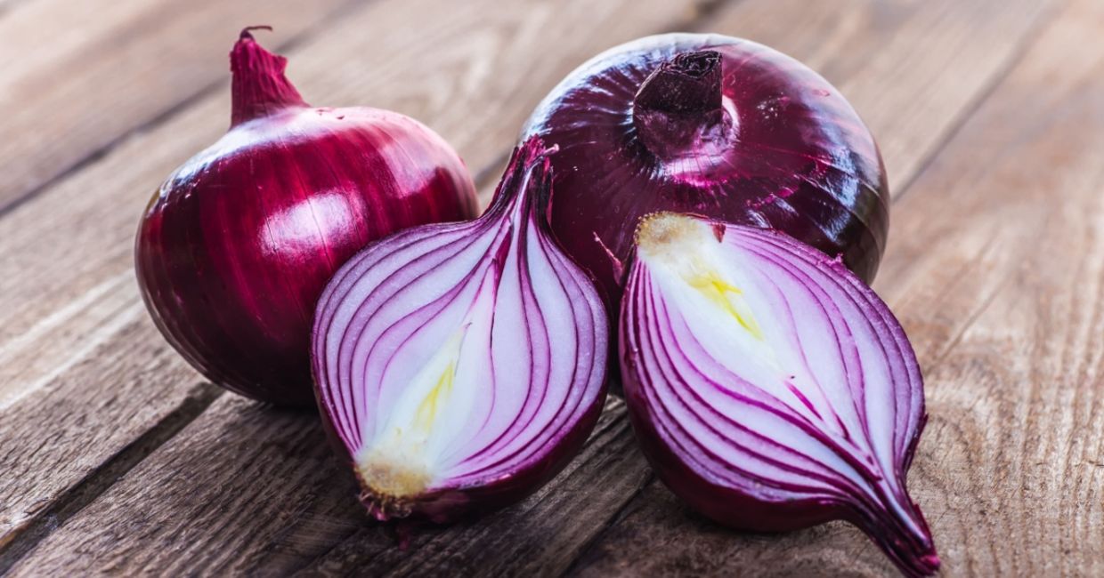 Red onions contain antioxidants. Red onions contain antioxidants.