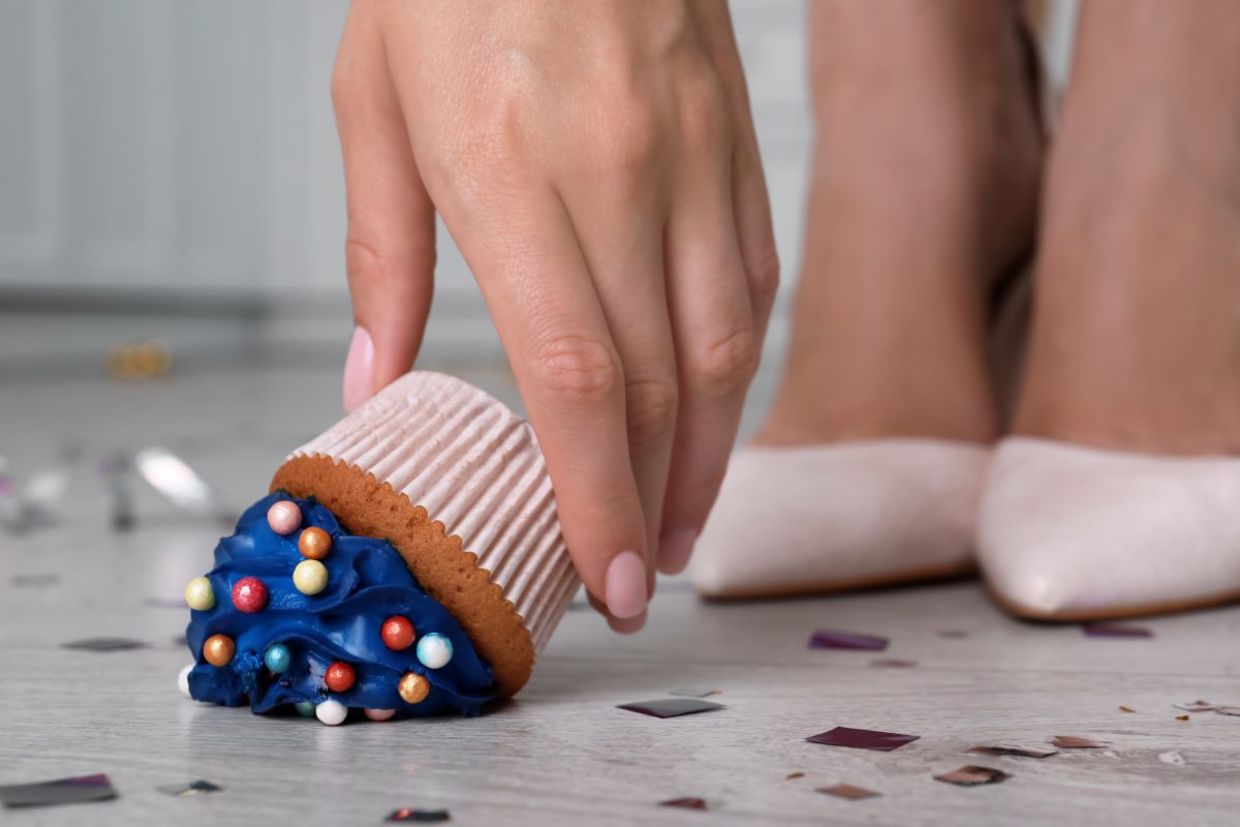 Can you eat a cupcake that fell on the floor? Can you eat a cupcake that fell on the floor?