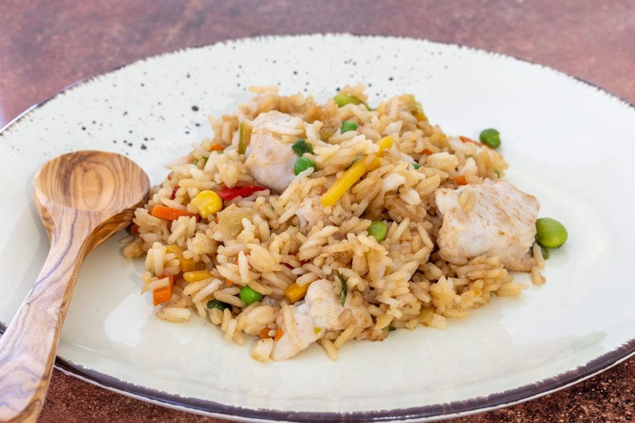 Chicken and rice is an easy meal. Chicken and rice is an easy meal.