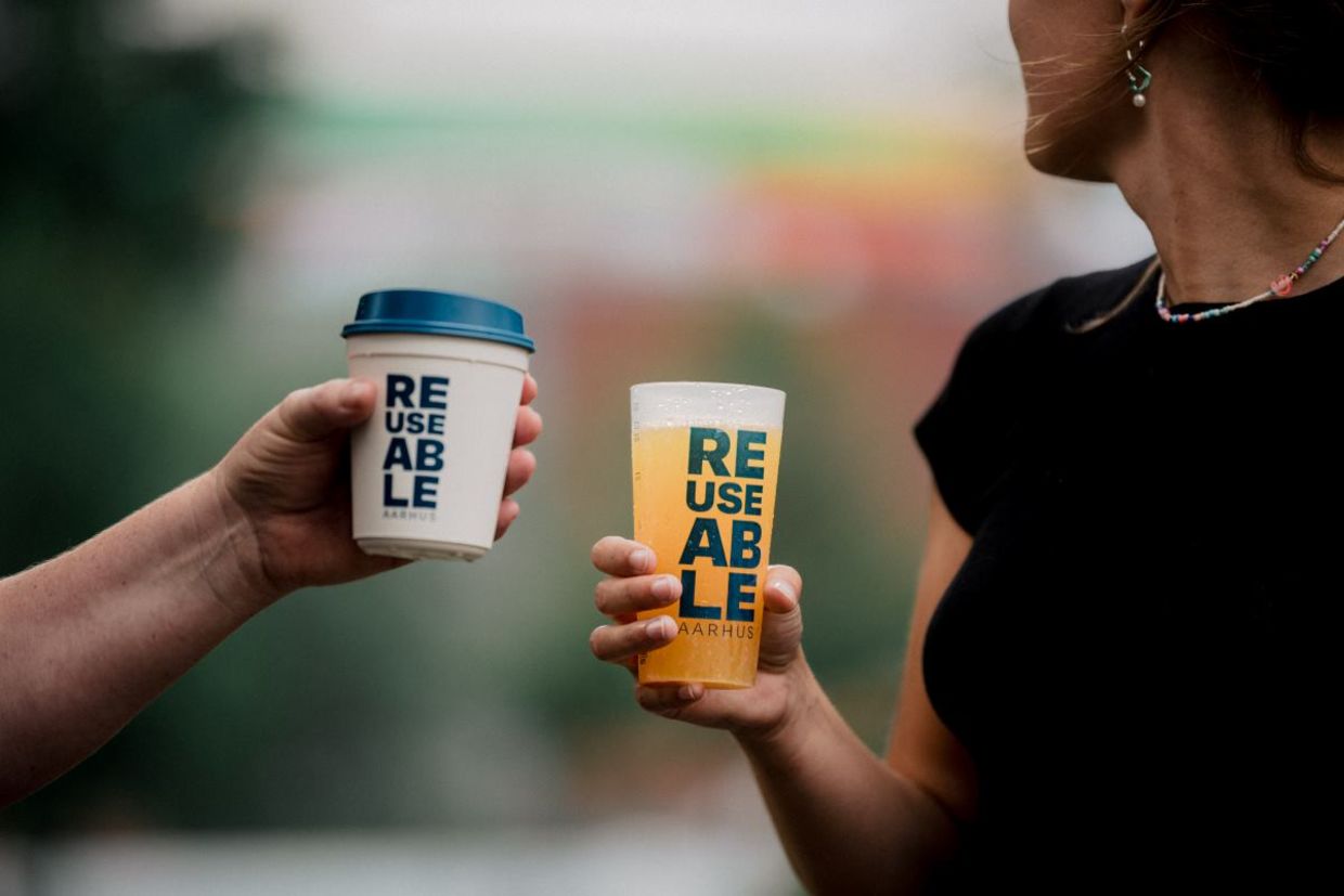 Hot and cold cups that can be reused. Hot and cold cups that can be reused.