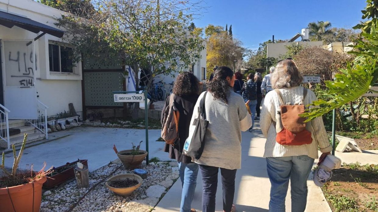 Volunteers in a kibbutz in Southern Israel. Volunteers in a kibbutz in Southern Israel.