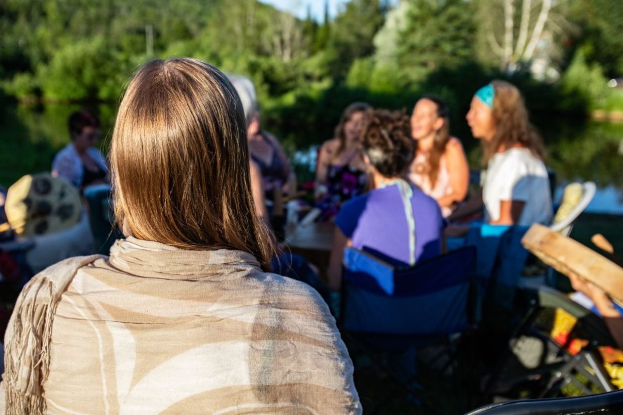 Singing in a group can offer many benefits. Singing in a group can offer many benefits.