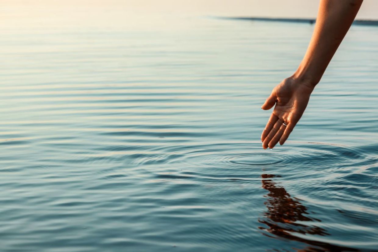 Experience the Blue Mind to feel Calm. Experience the Blue Mind to feel Calm.
