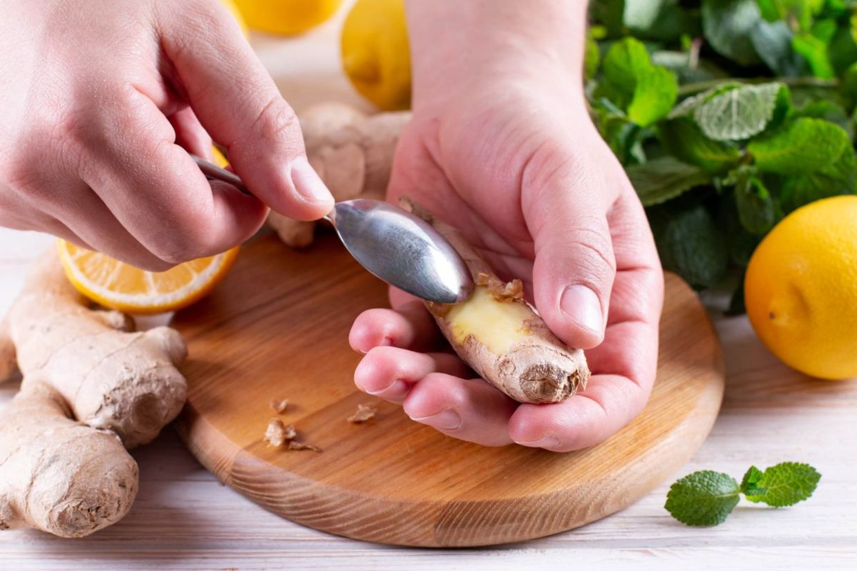 Peeling ginger roots. Peeling ginger roots.