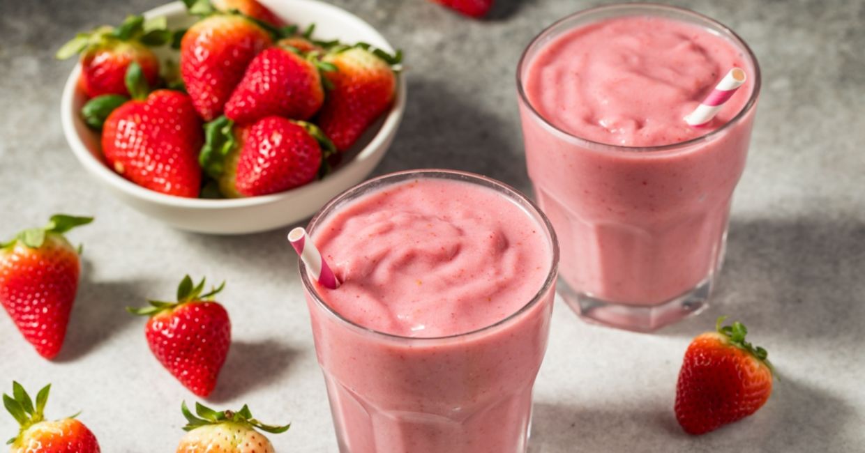 Strawberry smoothies are very healthy. Strawberry smoothies are very healthy.