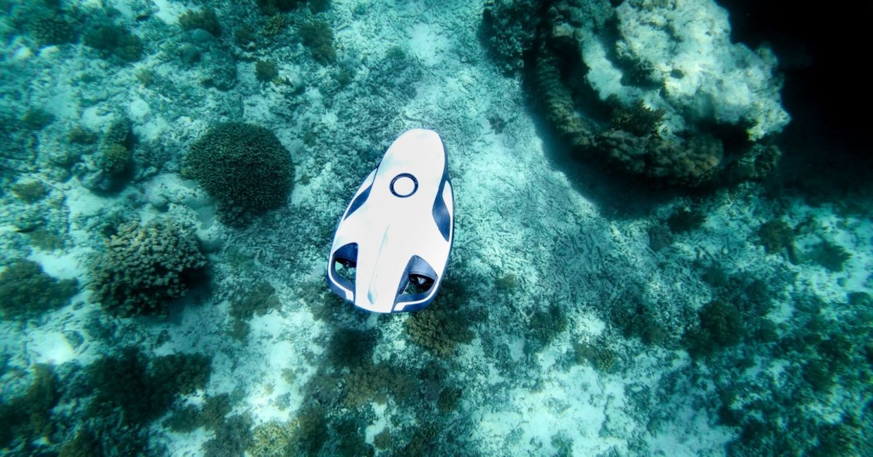 Underwater AUV explores the seabed. Underwater AUV explores the seabed.